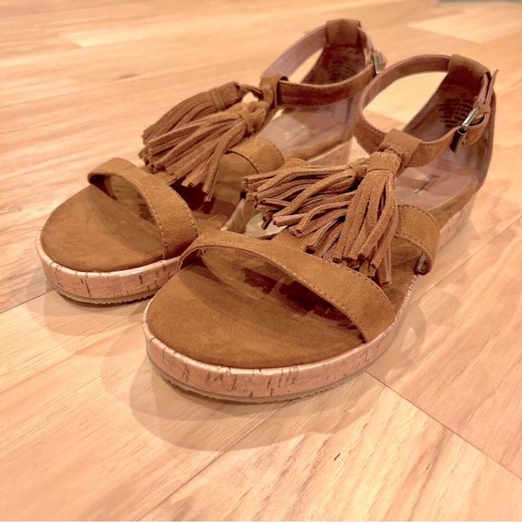 Mossimo Fringe Tassel Suede Look Sandals NEW - Picture 2 of 7